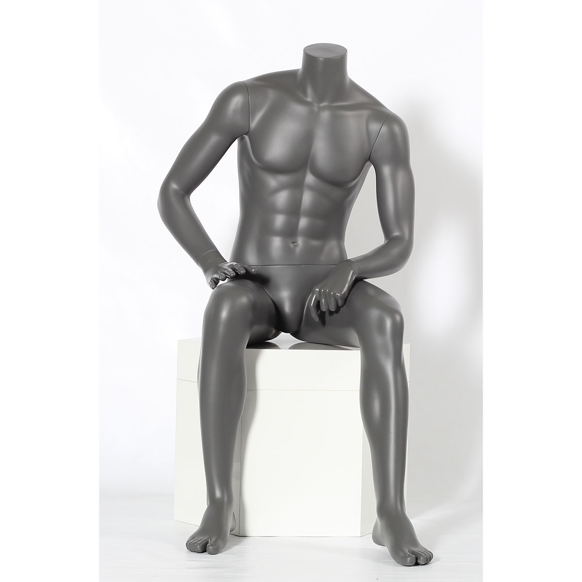 Sitzende Schaufensterpuppe Mann