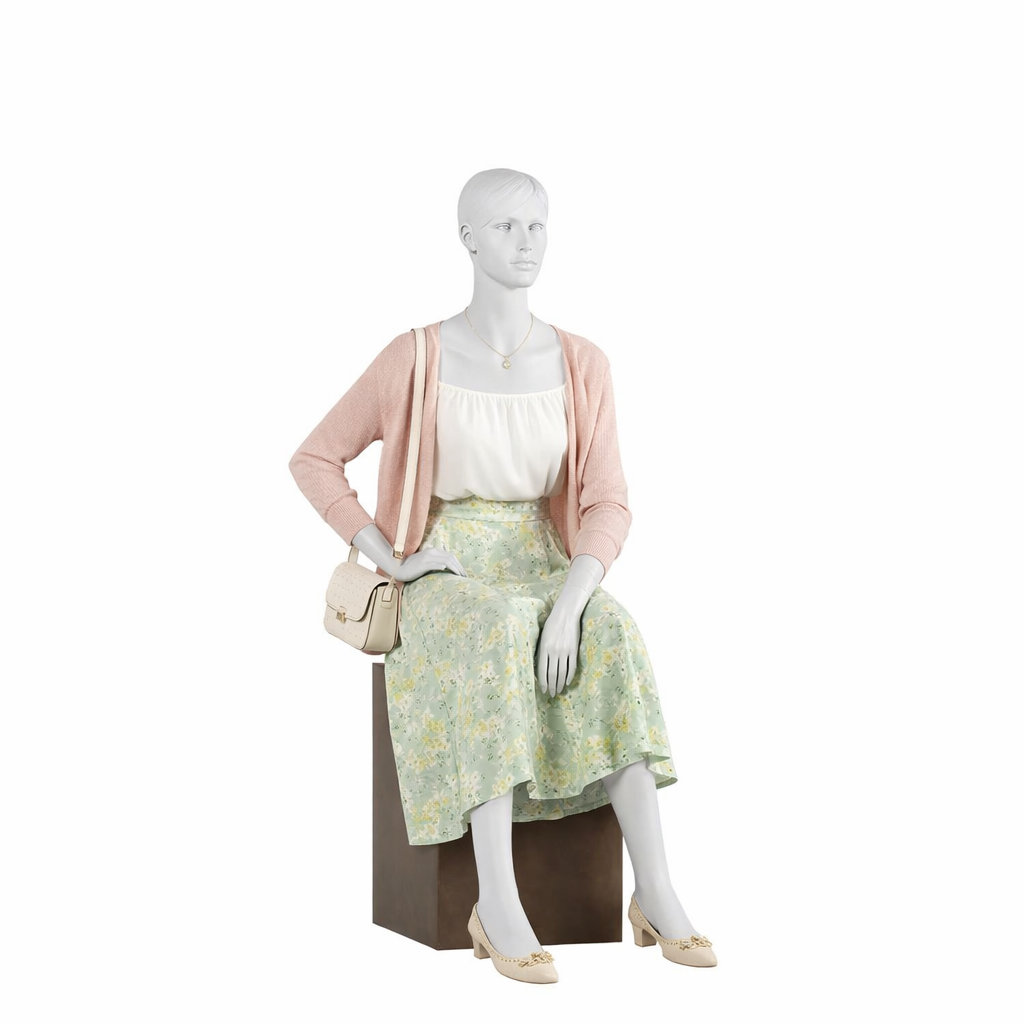 Sitzende Schaufensterpuppe weiblich