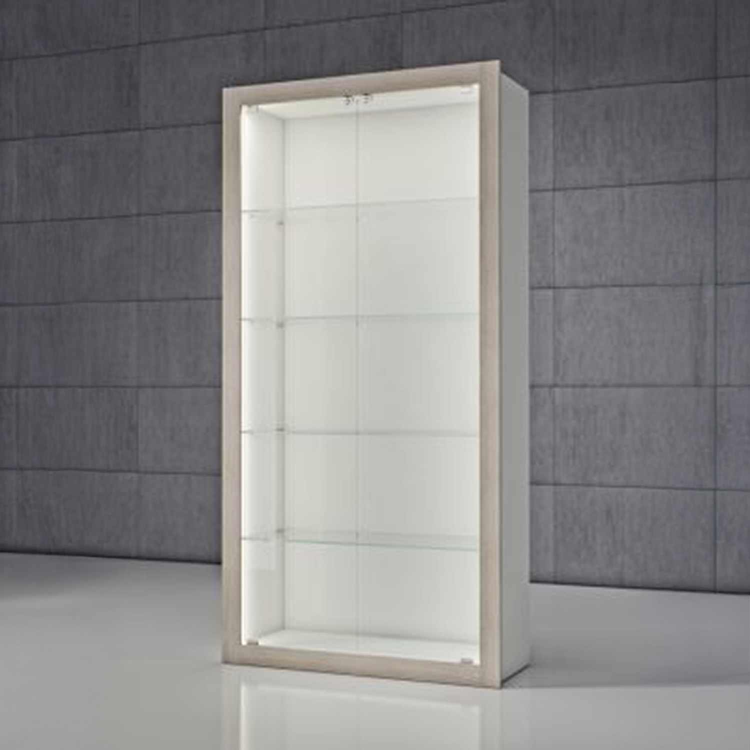 Vitrine mit Holzverkleidung