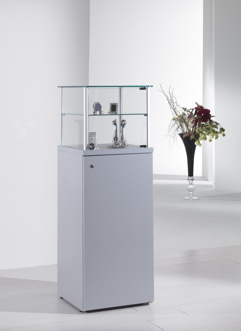 Holzschrank mit Vitrine